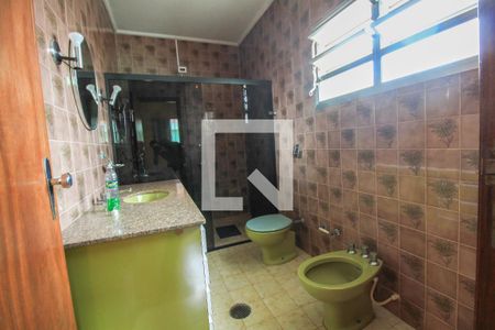 Casa à venda com 300m², 3 quartos e 5 vagasBanheiro do Quarto 1