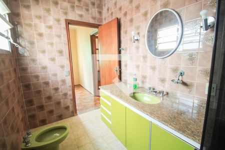 Casa à venda com 300m², 3 quartos e 5 vagasBanheiro do Quarto 1