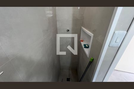Banheiro de apartamento para alugar com 3 quartos, 77m² em Alto de Pinheiros, São Paulo