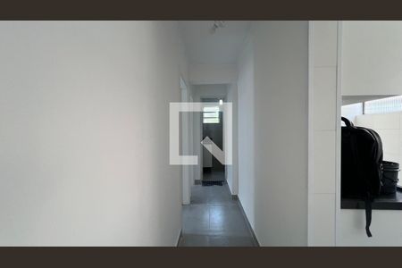 Corredor de apartamento para alugar com 3 quartos, 77m² em Alto de Pinheiros, São Paulo