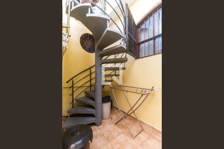 Casa para alugar com 220m², 3 quartos e 2 vagasEscada