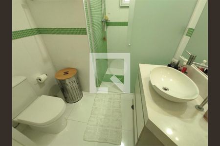 Casa à venda com 3 quartos, 180m² em São Lucas, São Paulo