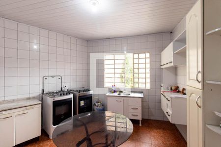 Casa à venda com 240m², 2 quartos e 2 vagas Casa à venda com 240m², 2 quartos e 2 vagasCozinha