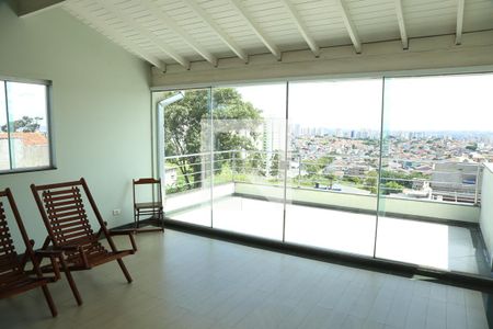 Casa à venda com 400m², 3 quartos e 6 vagas Casa à venda com 400m², 3 quartos e 6 vagasTerraço