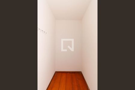 Casa à venda com 176m², 3 quartos e 2 vagas Casa à venda com 176m², 3 quartos e 2 vagasCloset da suíte