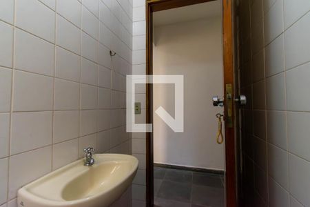 Casa à venda com 176m², 3 quartos e 2 vagas Casa à venda com 176m², 3 quartos e 2 vagasBanheiro de Serviço