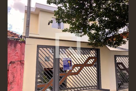 Casa à venda com 176m², 3 quartos e 2 vagas Casa à venda com 176m², 3 quartos e 2 vagasFachada