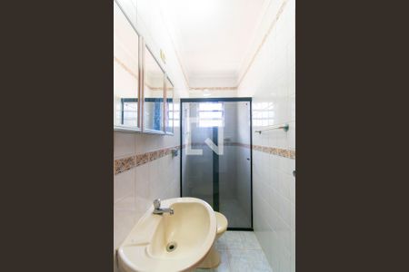 Casa à venda com 176m², 3 quartos e 2 vagas Casa à venda com 176m², 3 quartos e 2 vagasBanheiro 2