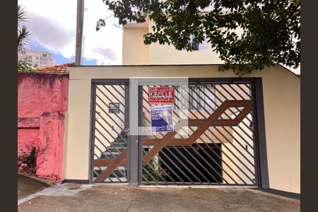 Casa à venda com 176m², 3 quartos e 2 vagas Casa à venda com 176m², 3 quartos e 2 vagasFachada