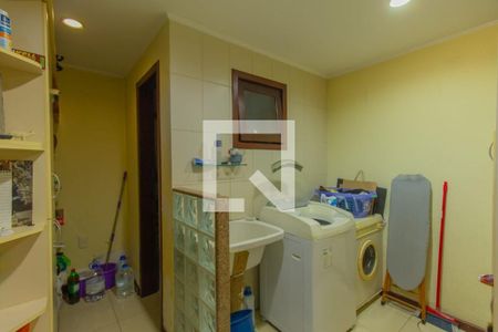 Casa à venda com 325m², 4 quartos e 4 vagas Casa à venda com 325m², 4 quartos e 4 vagasÁrea de Serviço