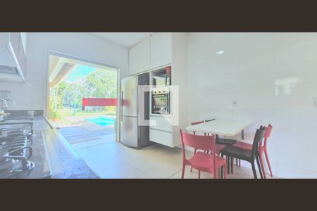 Casa de condomínio à venda com 265m², 4 quartos e 6 vagas Casa de condomínio à venda com 265m², 4 quartos e 6 vagasCozinha