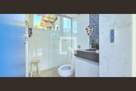 Casa de condomínio à venda com 265m², 4 quartos e 6 vagas Casa de condomínio à venda com 265m², 4 quartos e 6 vagasBanheiro social