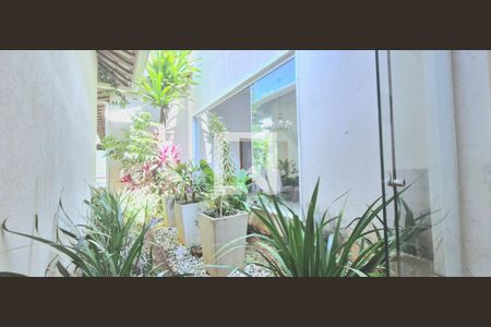 Casa de condomínio à venda com 265m², 4 quartos e 6 vagas Casa de condomínio à venda com 265m², 4 quartos e 6 vagasJardim de inverno