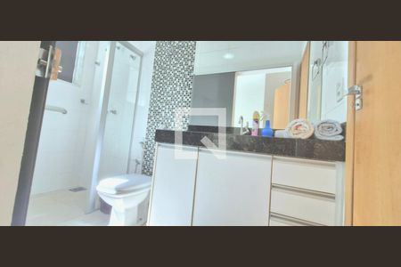 Casa de condomínio à venda com 265m², 4 quartos e 6 vagas Casa de condomínio à venda com 265m², 4 quartos e 6 vagasSemi suíte