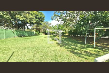 Casa de condomínio à venda com 265m², 4 quartos e 6 vagas Casa de condomínio à venda com 265m², 4 quartos e 6 vagasCampo de futebol