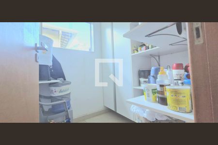 Casa de condomínio à venda com 265m², 4 quartos e 6 vagas Casa de condomínio à venda com 265m², 4 quartos e 6 vagasDispensa