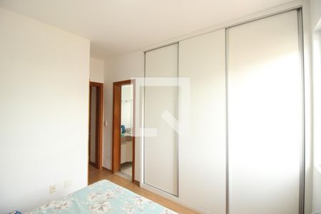 Apartamento à venda com 80m², 3 quartos e 2 vagasQuarto 2