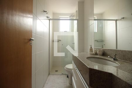 Apartamento à venda com 80m², 3 quartos e 2 vagasBanheiro 2