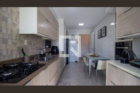 Apartamento à venda com 124m², 3 quartos e 2 vagas Apartamento à venda com 124m², 3 quartos e 2 vagasCozinha e Área de Serviço
