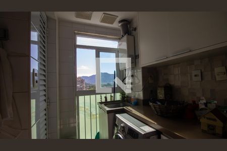 Apartamento à venda com 124m², 3 quartos e 2 vagas Apartamento à venda com 124m², 3 quartos e 2 vagasCozinha e Área de Serviço