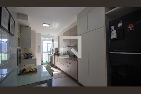 Apartamento à venda com 124m², 3 quartos e 2 vagas Apartamento à venda com 124m², 3 quartos e 2 vagasCozinha e Área de Serviço