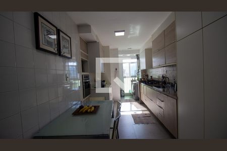 Apartamento à venda com 124m², 3 quartos e 2 vagas Apartamento à venda com 124m², 3 quartos e 2 vagasCozinha e Área de Serviço
