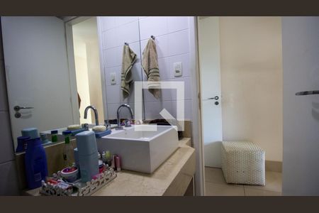 Apartamento à venda com 124m², 3 quartos e 2 vagas Apartamento à venda com 124m², 3 quartos e 2 vagasBanheiro Social