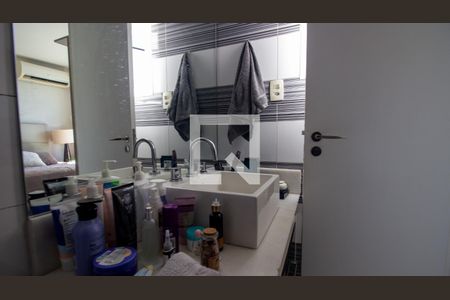 Apartamento à venda com 124m², 3 quartos e 2 vagas Apartamento à venda com 124m², 3 quartos e 2 vagasBanheiro da Suíte 1