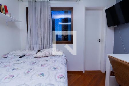 Apartamento à venda com 124m², 4 quartos e 3 vagasQuarto 2