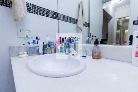 Apartamento à venda com 124m², 4 quartos e 3 vagasBanheiro da suíte 4