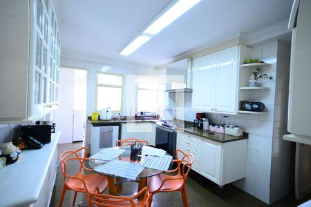 Apartamento à venda com 160m², 3 quartos e 2 vagasCozinha