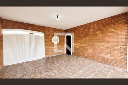 Casa para alugar com 250m², 4 quartos e 7 vagas Casa para alugar com 250m², 4 quartos e 7 vagasGaragem Frente