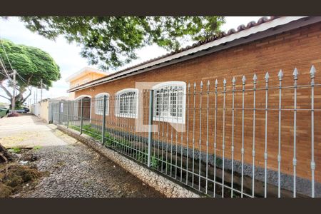 Casa para alugar com 250m², 4 quartos e 7 vagas Casa para alugar com 250m², 4 quartos e 7 vagasFachada