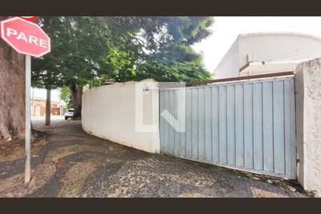 Casa para alugar com 250m², 4 quartos e 7 vagas Casa para alugar com 250m², 4 quartos e 7 vagasFachada do Fundo
