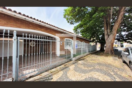 Casa para alugar com 250m², 4 quartos e 7 vagas Casa para alugar com 250m², 4 quartos e 7 vagasFachada