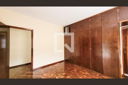 Casa para alugar com 250m², 4 quartos e 7 vagas Casa para alugar com 250m², 4 quartos e 7 vagasSuíte