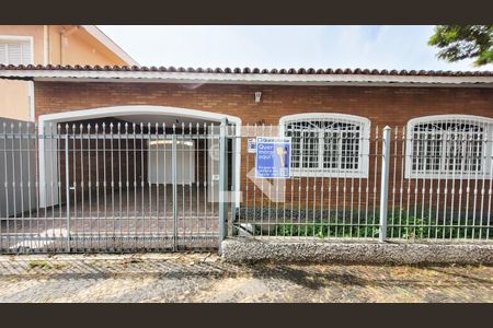 Casa para alugar com 250m², 4 quartos e 7 vagas Casa para alugar com 250m², 4 quartos e 7 vagasFachada