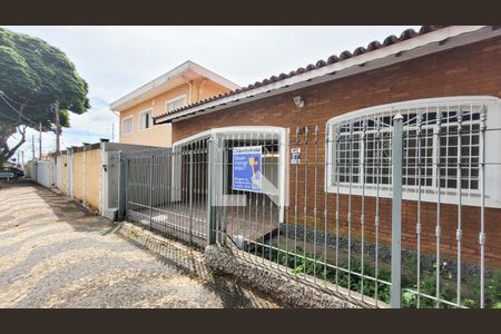 Casa para alugar com 250m², 4 quartos e 7 vagas Casa para alugar com 250m², 4 quartos e 7 vagasFachada