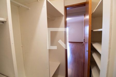 Apartamento para alugar com 160m², 3 quartos e 2 vagas Apartamento para alugar com 160m², 3 quartos e 2 vagasCloset da suíte