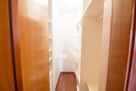 Apartamento para alugar com 160m², 3 quartos e 2 vagas Apartamento para alugar com 160m², 3 quartos e 2 vagasCloset da suíte