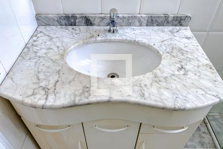 Casa à venda com 80m², 3 quartos e 2 vagasBanheiro