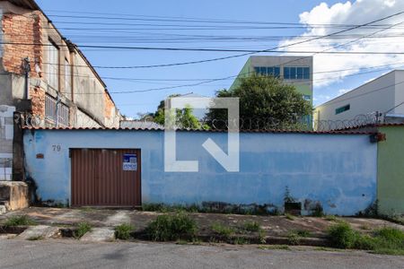 Casa à venda com 360m², 2 quartos e 4 vagas Casa à venda com 360m², 2 quartos e 4 vagasFachada