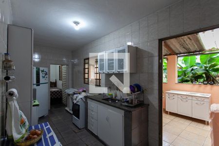 Casa à venda com 360m², 2 quartos e 4 vagas Casa à venda com 360m², 2 quartos e 4 vagasCozinha