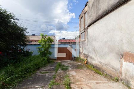 Casa à venda com 360m², 2 quartos e 4 vagas Casa à venda com 360m², 2 quartos e 4 vagasGaragem