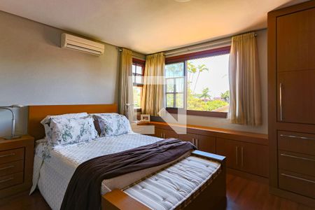 Casa de condomínio à venda com 219m², 3 quartos e 2 vagasSuíte