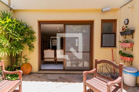 Casa de condomínio à venda com 219m², 3 quartos e 2 vagasQuintal