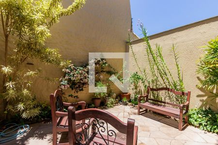 Casa de condomínio à venda com 219m², 3 quartos e 2 vagasQuintal