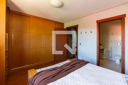 Casa de condomínio à venda com 219m², 3 quartos e 2 vagasSuíte