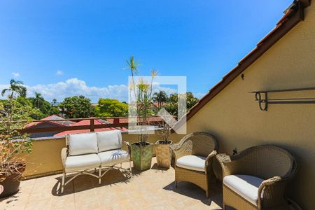 Casa de condomínio à venda com 219m², 3 quartos e 2 vagasTerraço