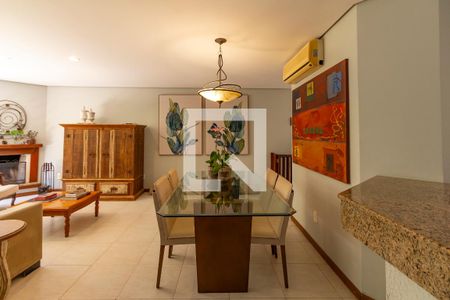 Sala de casa de condomínio à venda com 3 quartos, 219m² em Tristeza, Porto Alegre